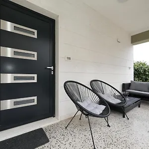 And Mare Apartment